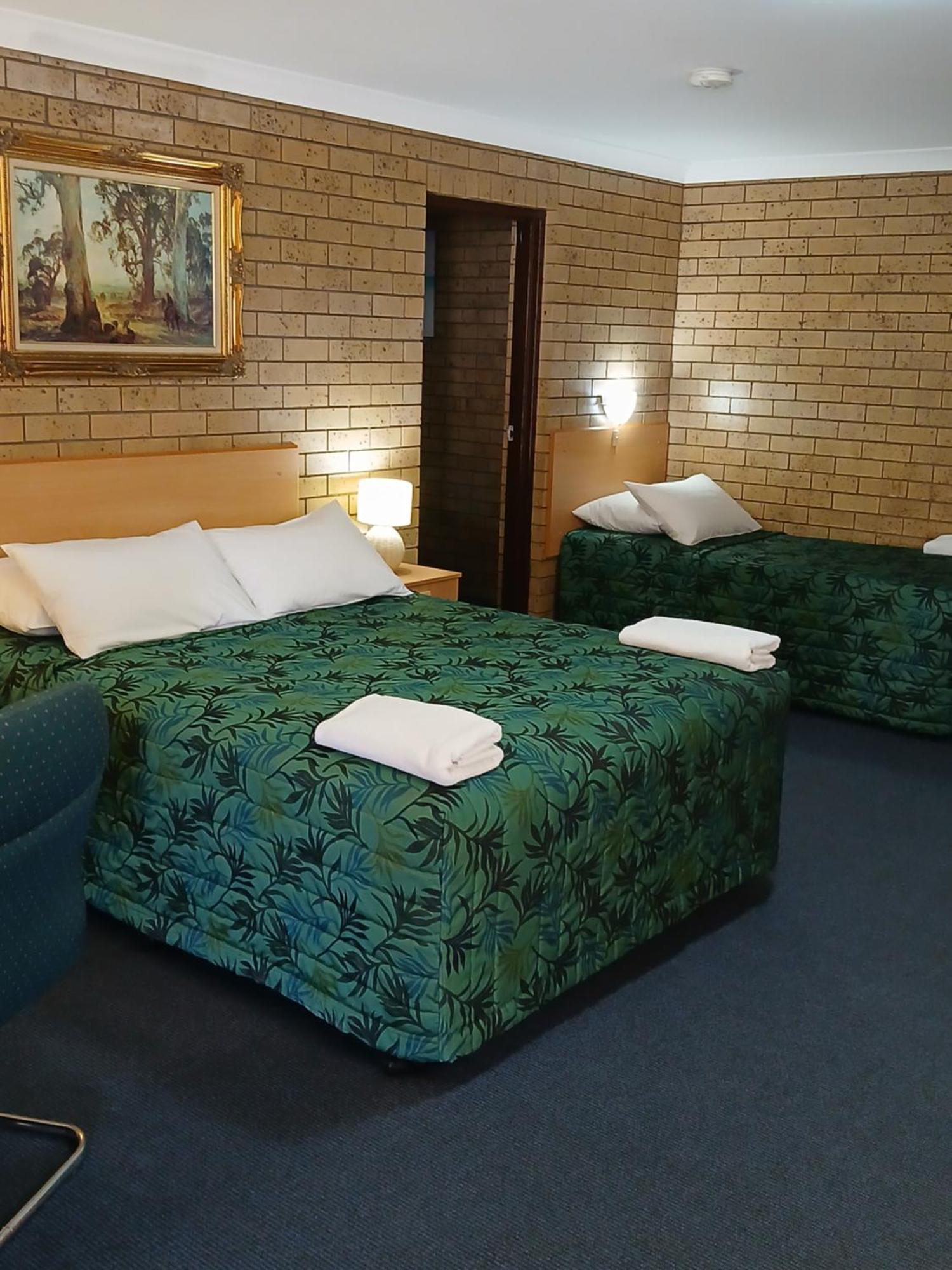 Macintyre Motor Inn กูนดิวินดิ ภายนอก รูปภาพ