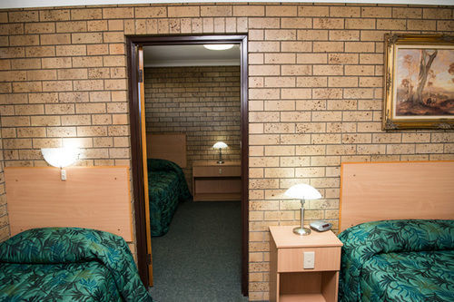 Macintyre Motor Inn กูนดิวินดิ ภายนอก รูปภาพ
