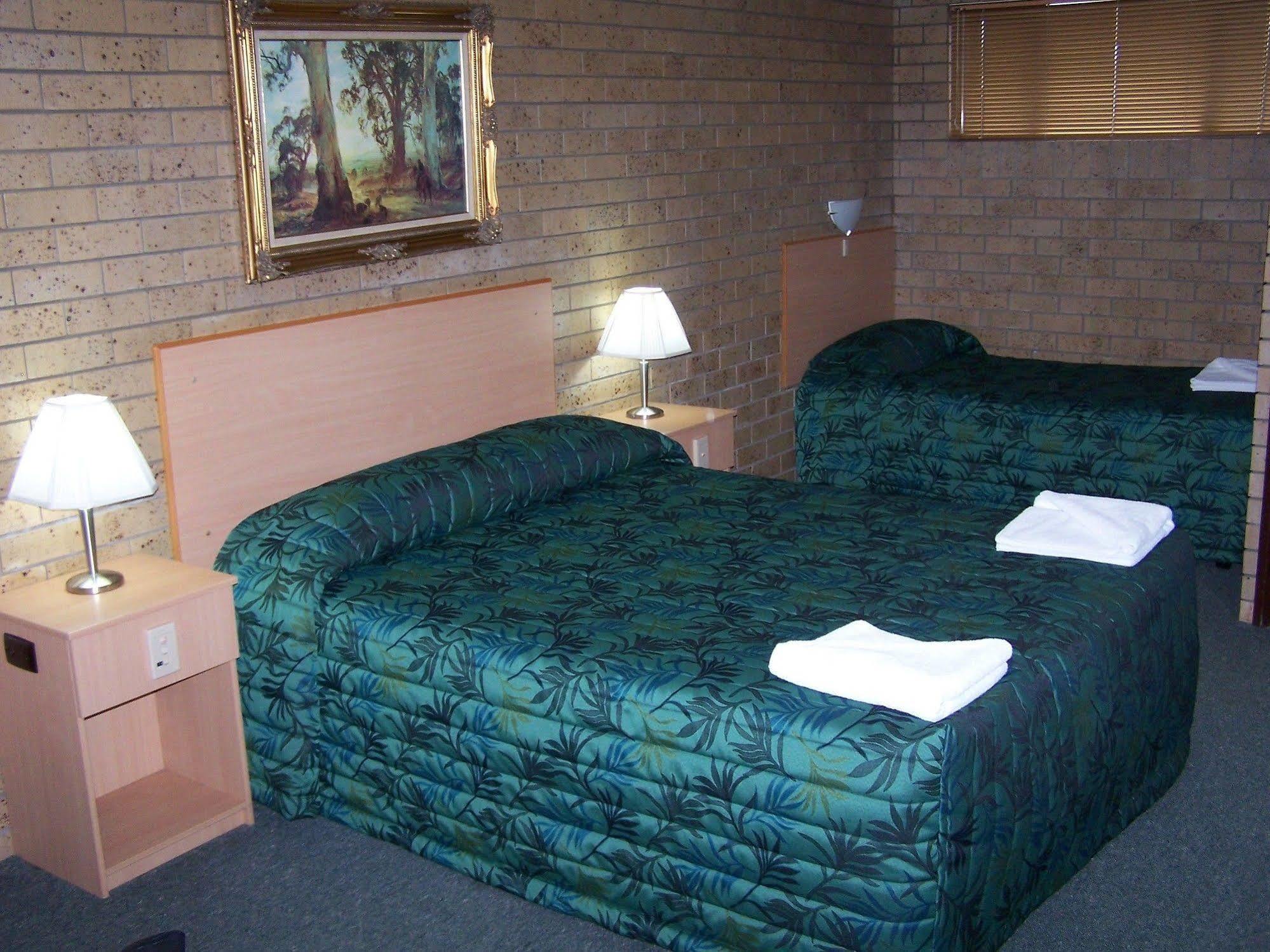 Macintyre Motor Inn กูนดิวินดิ ภายนอก รูปภาพ