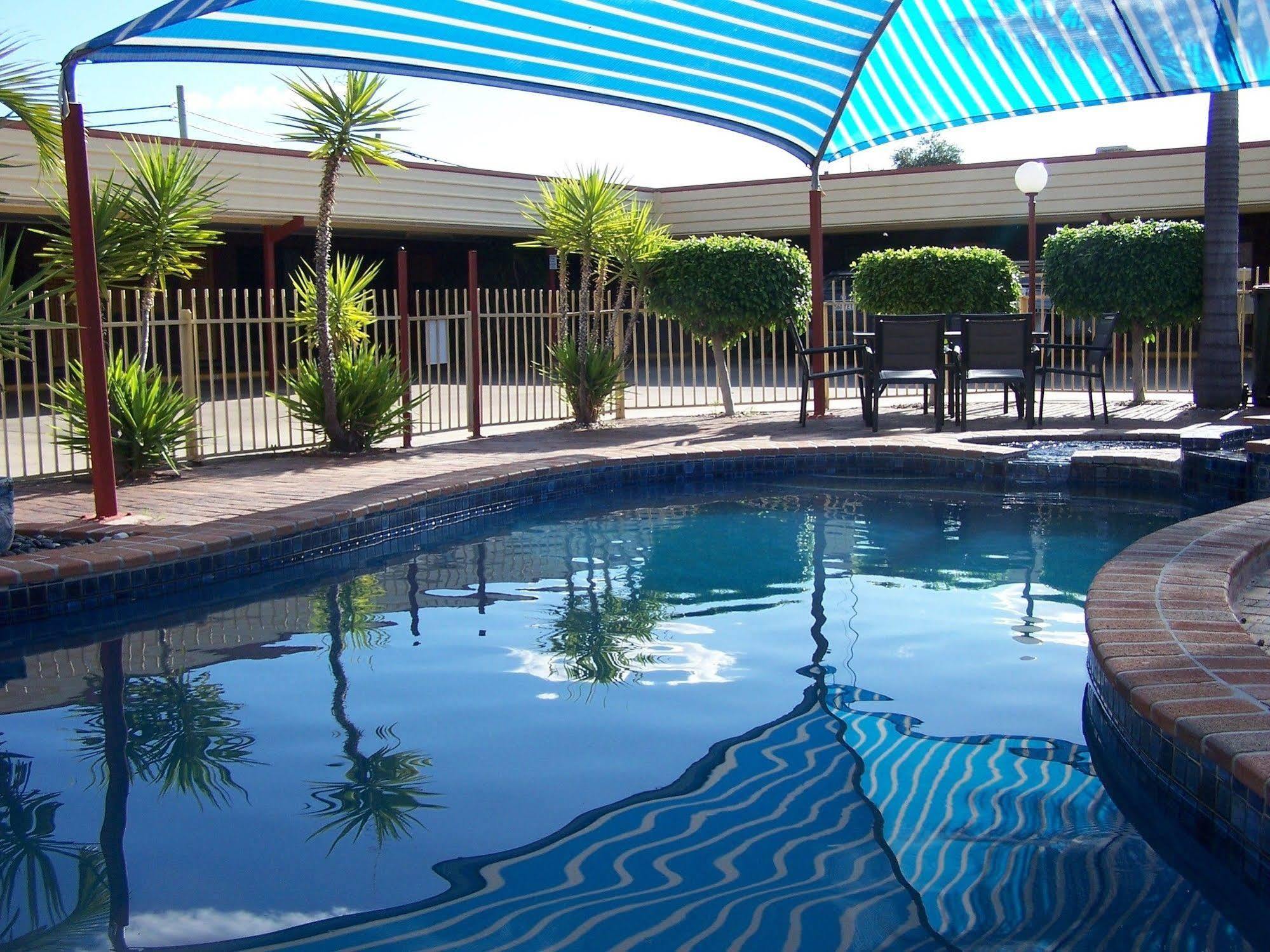 Macintyre Motor Inn กูนดิวินดิ ภายนอก รูปภาพ
