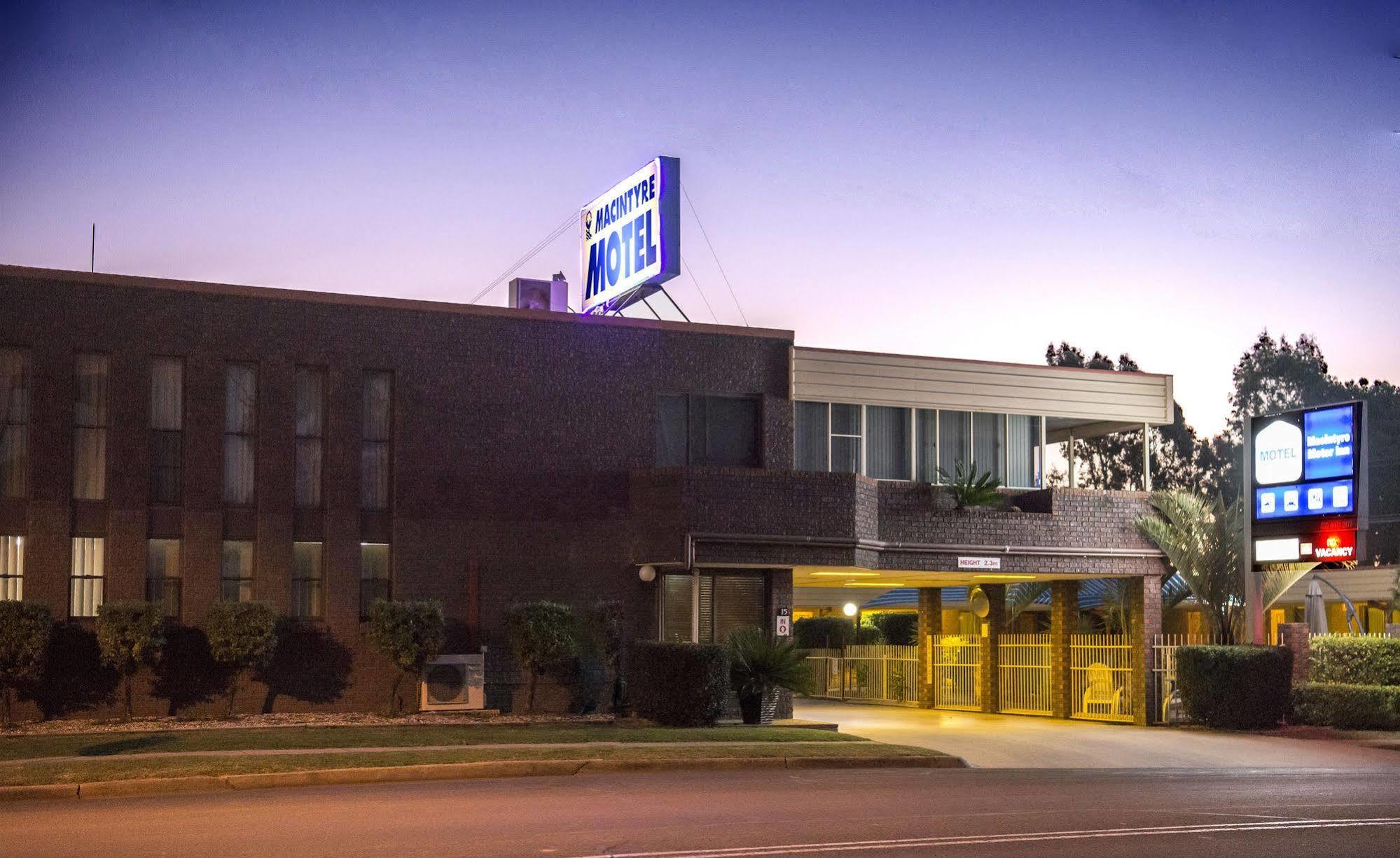 Macintyre Motor Inn กูนดิวินดิ ภายนอก รูปภาพ